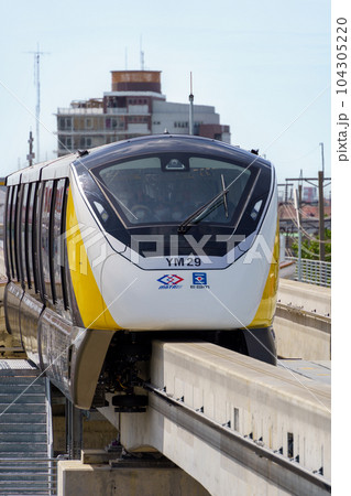 タイ・バンコクのモノレール（イエローライン） 104305220