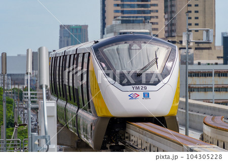 タイ・バンコクのモノレール（イエローライン） 104305228