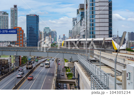 タイ・バンコクのモノレール（イエローライン） 104305234