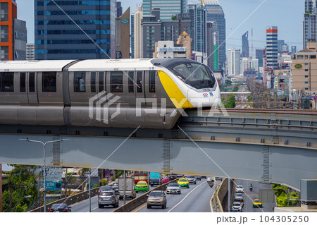 タイ・バンコクのモノレール（イエローライン） 104305250