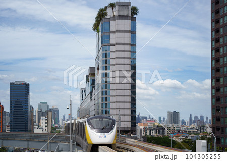 タイ・バンコクのモノレール（イエローライン） 104305255