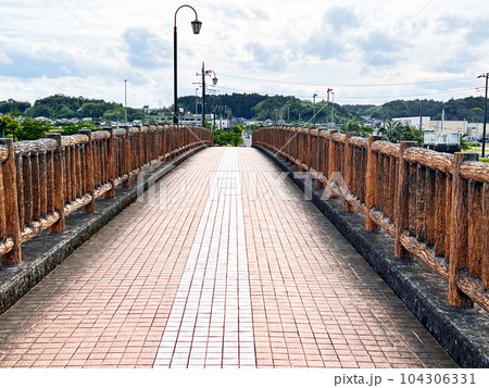 【千葉県香取郡多古町】あじさい遊歩道の橋 【千葉県香取郡多古町】あじさい遊歩道の橋 104306331