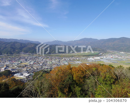 冨士山より望む大洲盆地(愛媛県大洲市) 104306870