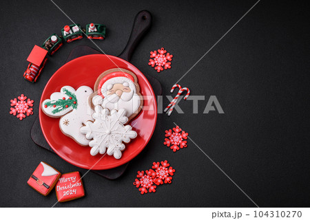 Beautiful bright colorful homemade gingerbread cookies on a ceramic plate 104310270