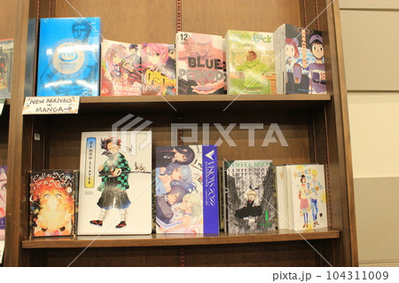 アメリカ本屋　BARNES&NOBLE　日本の漫画、ご当地ならではの雑誌　 104311009