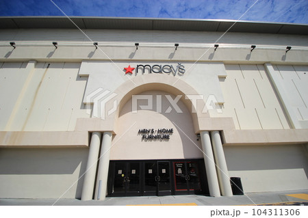 ローカルが週末によく行く アメリカショッピングモール＆デパートMacy's　ぶらぶら買い物に最適 104311306