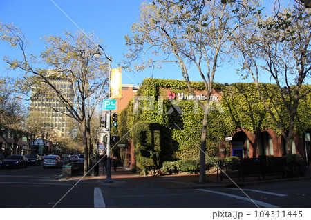 スタンフォード大学のお膝元　PaloAlto　ダウンタウン　美味しいレストランの多いお洒落ストリート 104311445