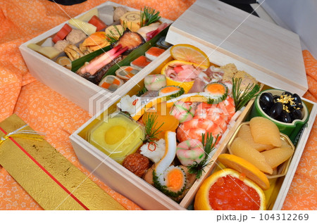 日本の伝統的なお祝い料理 おせち料理 日本の伝統的なお祝い料理 おせち料理 104312269