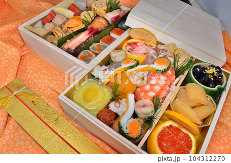 日本の伝統的なお祝い料理 おせち料理 日本の伝統的なお祝い料理 おせち料理 104312270