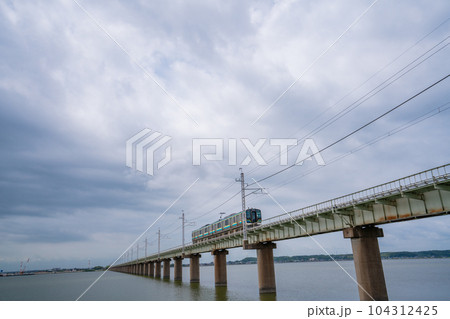 (茨城県)北浦橋梁を走る電車 (茨城県)北浦橋梁を走る電車 104312425