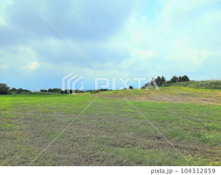 広大な草原朝霧高原 広大な草原朝霧高原 104312859