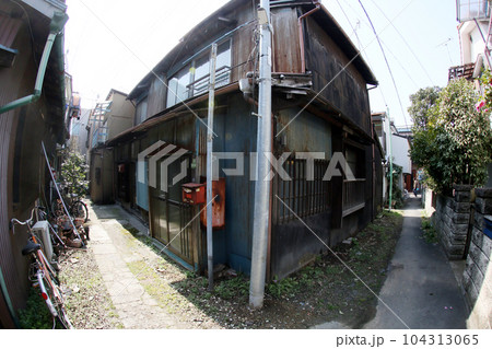 路地裏 104313065