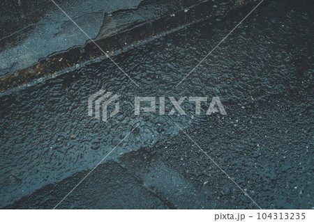 raining 104313235