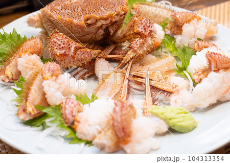 美味しい北海道の毛がにの刺身 美味しい北海道の毛がにの刺身 104313354