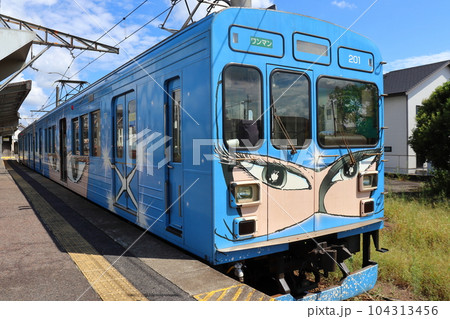 伊賀上野駅の伊賀鉄道 忍者列車 伊賀上野駅の伊賀鉄道 忍者列車 104313456