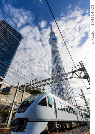 東武鉄道特急スペーシアXとスカイツリー 104314025