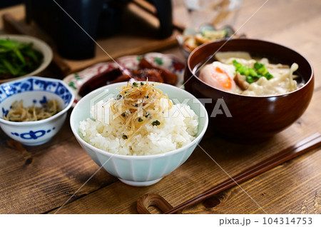 一汁三菜 サツマイモのバター炒めと餃子スープほか副菜 104314753