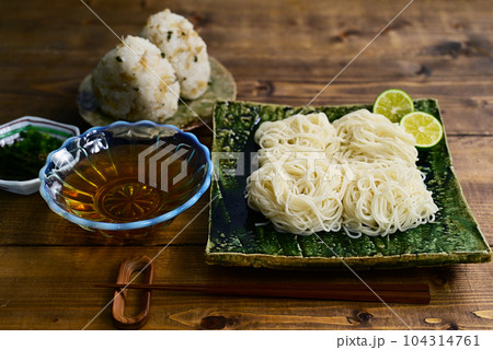 生素麺とちりめん山椒おにぎり 104314761