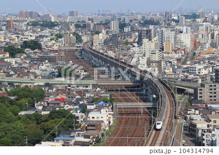 王子付近をゆく上越新幹線E2系 104314794