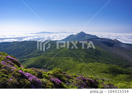 初夏の霧島連山 初夏の霧島連山 104315334