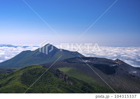 初夏の霧島連山 初夏の霧島連山 104315337