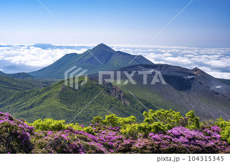 初夏の霧島連山 初夏の霧島連山 104315345