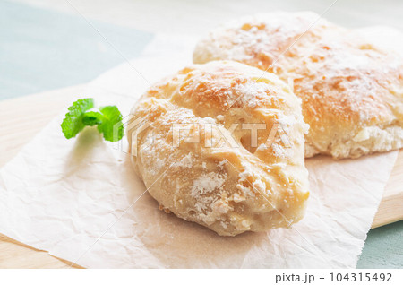 手作りのチャバタ 手作りのチャバタ 104315492