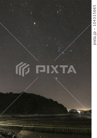 瀬戸内の秋の星景　昇るオリオン座 104315665