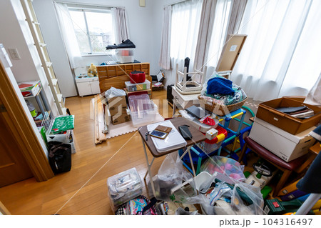 断捨離　大掃除 104316497
