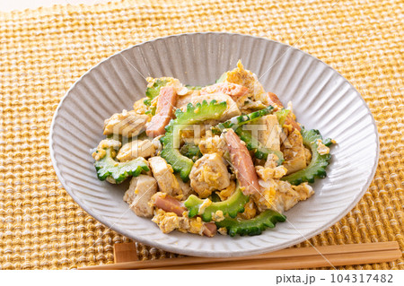 ゴーヤーチャンプルー ゴーヤーチャンプルー 104317482