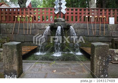 青森県弘前市の岩木山神社にある、手や口を清める場所 青森県弘前市の岩木山神社にある、手や口を清める場所 104317489