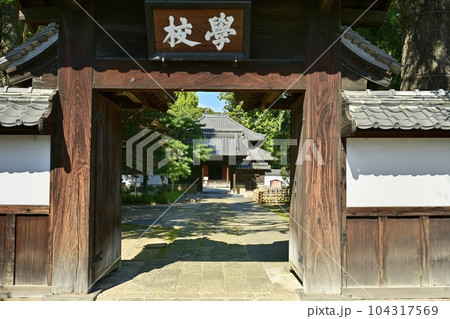 史跡 足利学校の学校門 史跡 足利学校の学校門 104317569