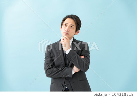 悩む男性 ビジネス 悩む男性 ビジネス 104318518