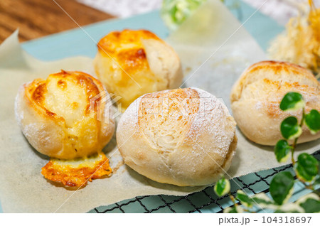 自家製フランスパン 104318697