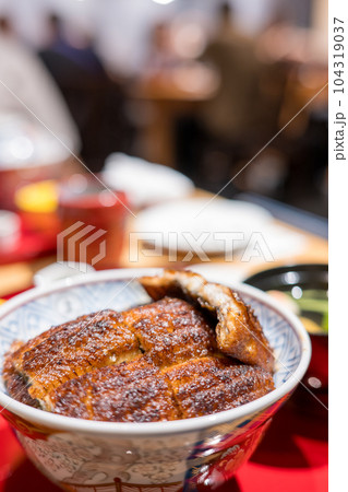 ふっくらした身が絶品のうなぎ丼｜鰻丼イメージ 104319037