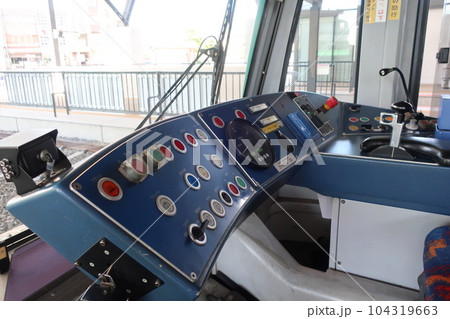 広電の運転席の計器 104319663
