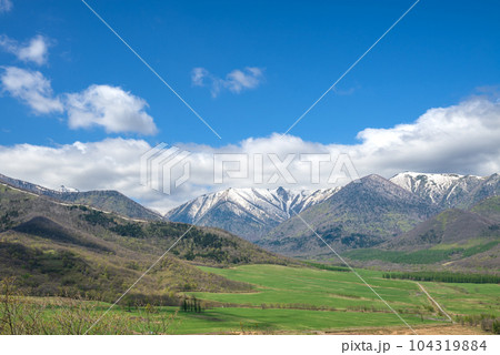 清水円山展望台から眺める残雪残る日高山脈の絶景 清水円山展望台から眺める残雪残る日高山脈の絶景 104319884
