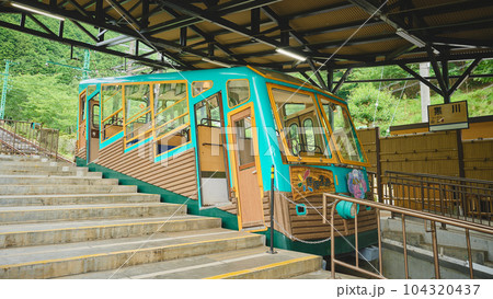 妙見山のケーブルカー 104320437