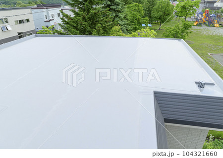 住宅リフォームの完成 張替えた後の屋根 住宅リフォームの完成 張替えた後の屋根 104321660