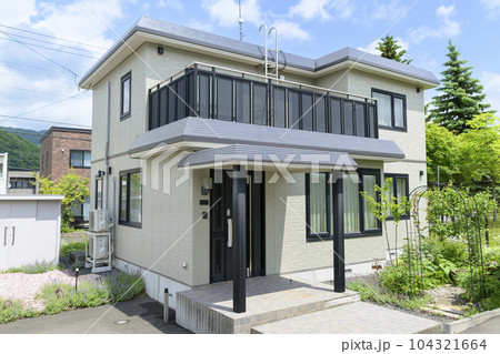 リフォームした後の住宅(住宅リフォームのビフォーアフター) リフォームした後の住宅(住宅リフォームのビフォーアフター) 104321664