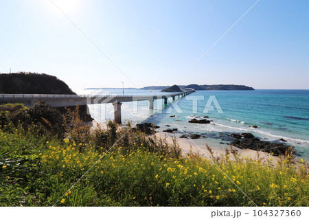 海と空が美しい!絶景の山口県・角島大橋 海と空が美しい!絶景の山口県・角島大橋 104327360