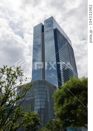 東京駅八重洲「ヤンマービルと東京ミッドタウン八重洲」（2023年4月撮影） 104332062