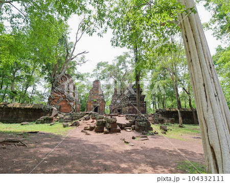 カンボジア　コーケー遺跡　プラサットプラム 104332111
