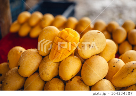 Mangos at the street market 104334507