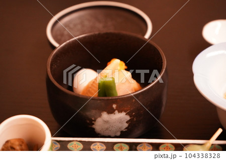 温泉旅館 先付で食べた筍の煮物 温泉旅館 先付で食べた筍の煮物 104338328