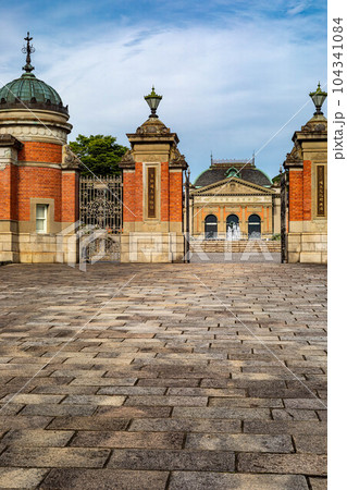 京都国立博物館、正門からみた旧本館 京都国立博物館、正門からみた旧本館 104341084