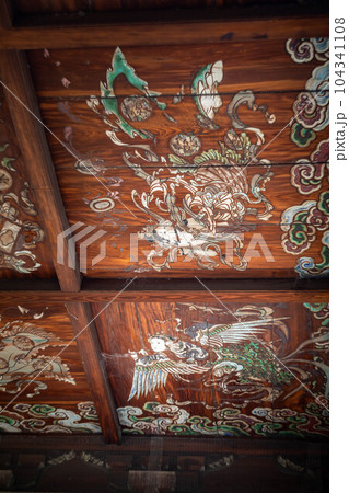 方広寺、「国家安康」の鐘楼に描かれた天女の天井画 104341108