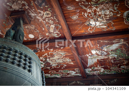 方広寺、「国家安康」の鐘楼に描かれた天女の天井画 方広寺、「国家安康」の鐘楼に描かれた天女の天井画 104341109