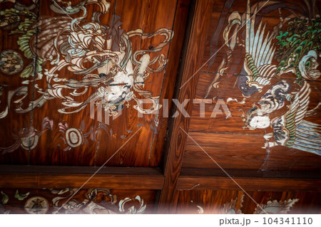 方広寺、「国家安康」の鐘楼に描かれた天女の天井画 104341110