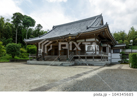 小美玉市玉里にある円妙寺の本堂【茨城県】 小美玉市玉里にある円妙寺の本堂【茨城県】 104345685